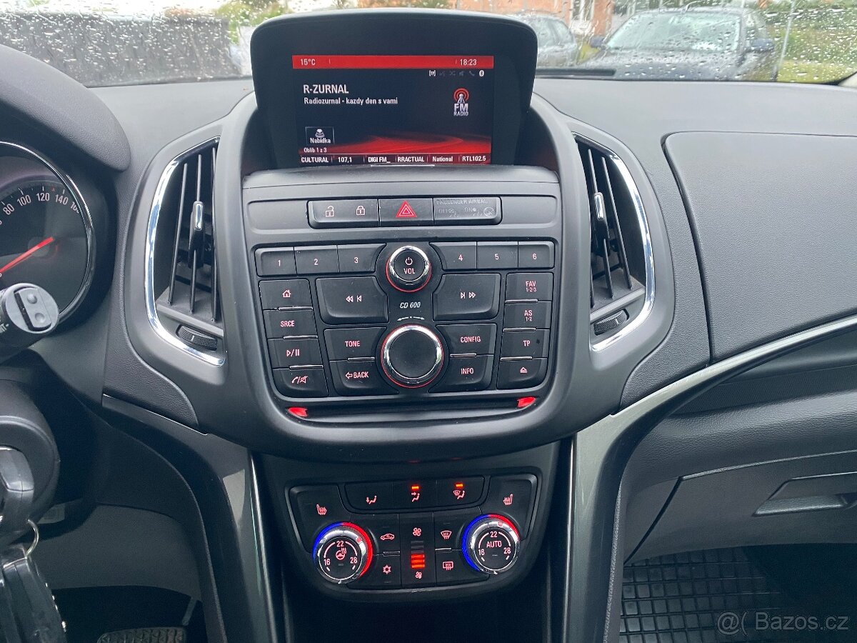 OPEL ZAFIRA 7 míst automat - 10