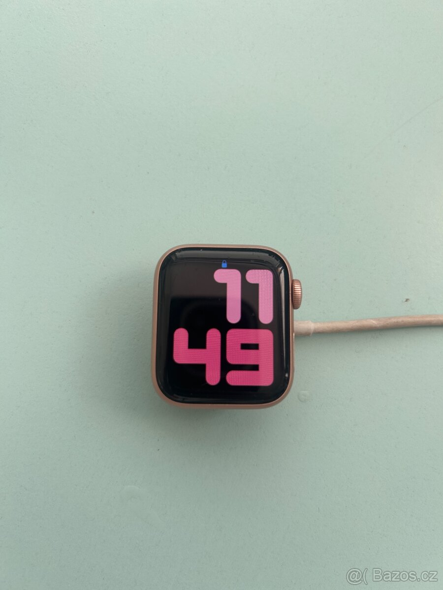 hodinky apple watch 4. série - 10