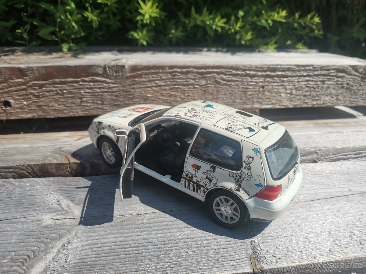 Volkswagen Golf IV 1:18 REVELL - 10