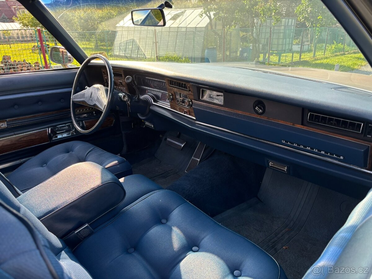 Oldsmobile Ninety-Eight Regency Coupe - 10