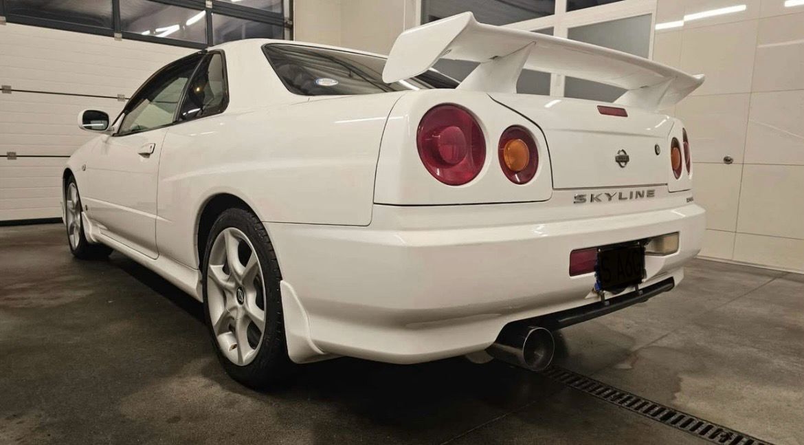 Nissan Skyline R34 - 10