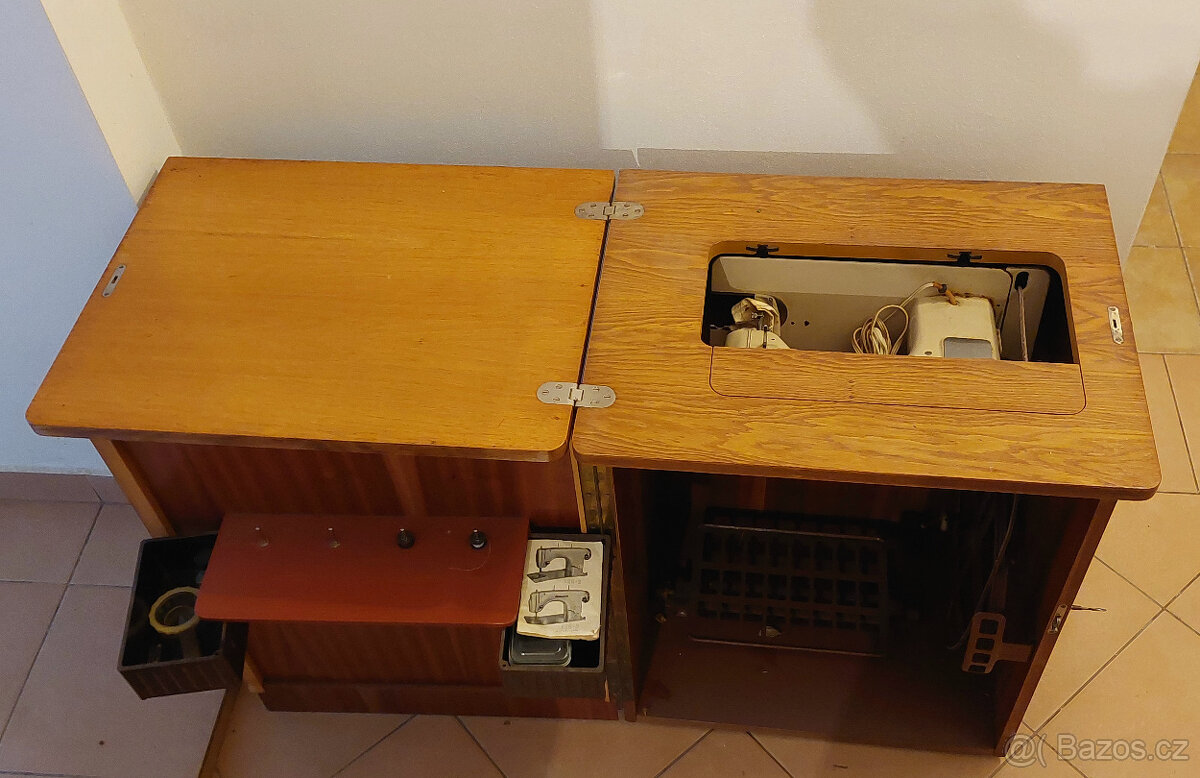 Šicí stroj Minerva, skříň. vč.příslušenství - 10