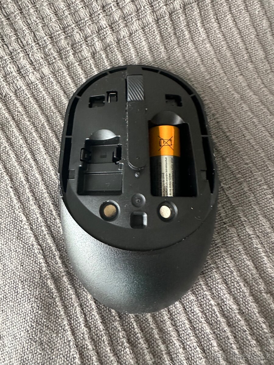 Bezdrátová sada klávesnice + myš - 10