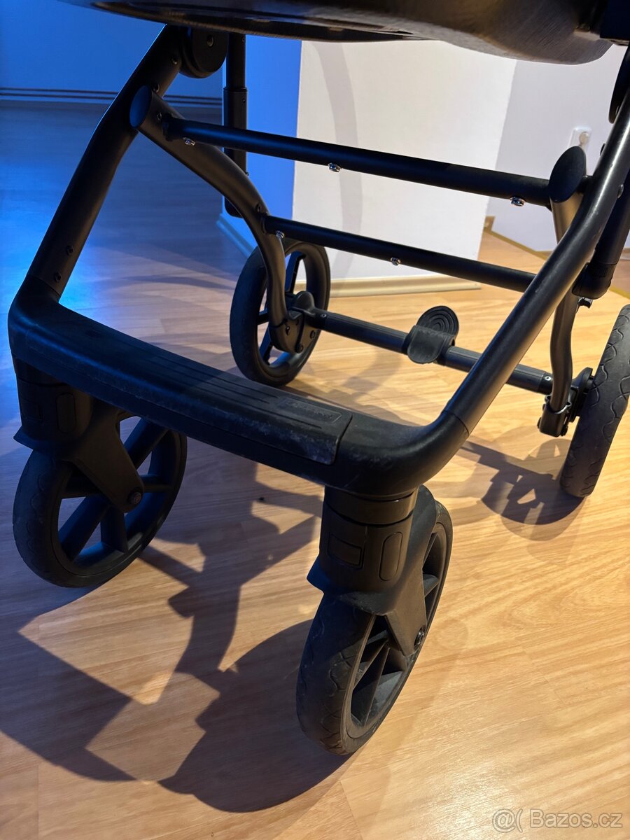 Kočárek Roan Bass Next - 10