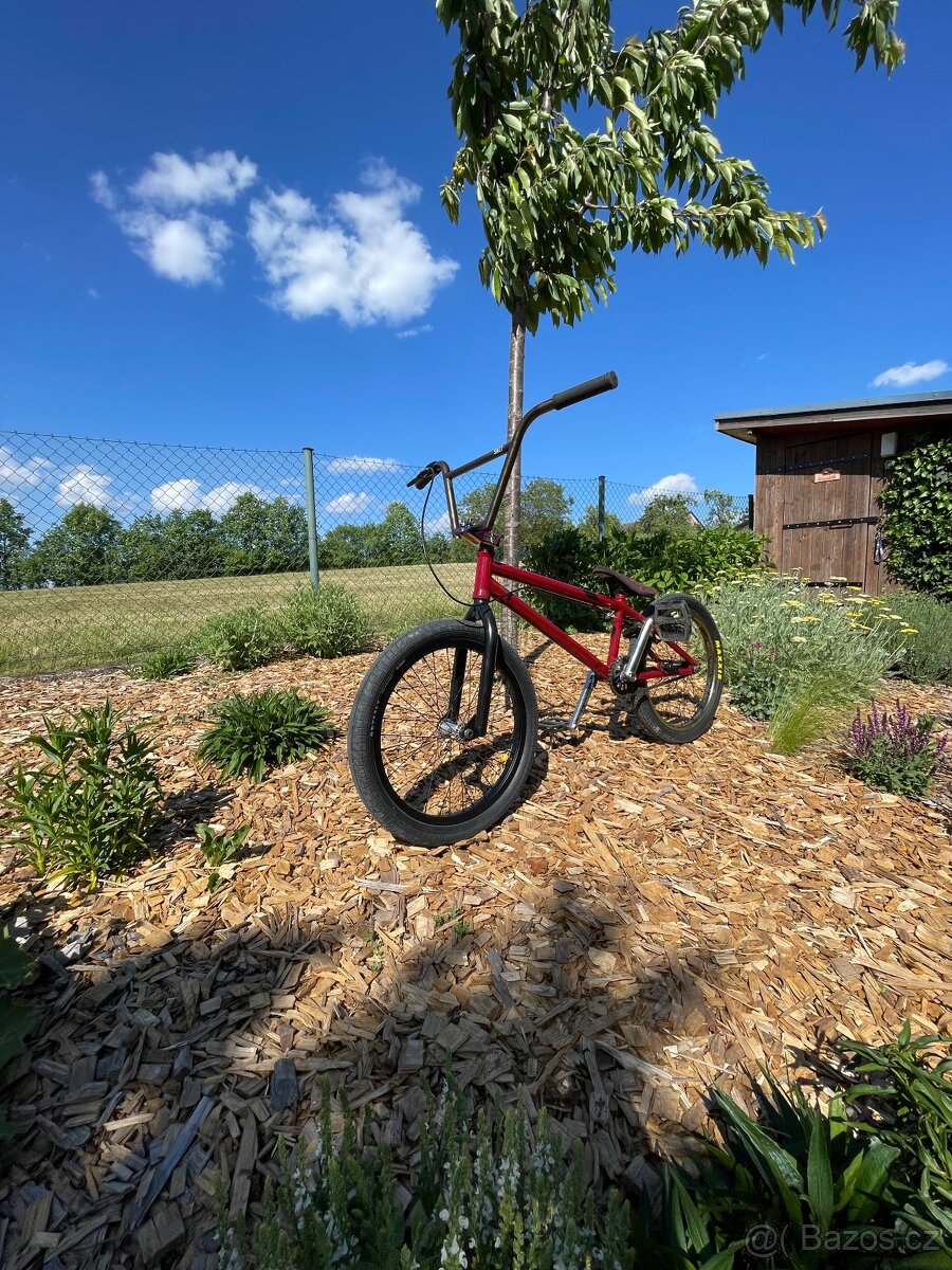 Prodám BMX cena 5000kc💶 - 10