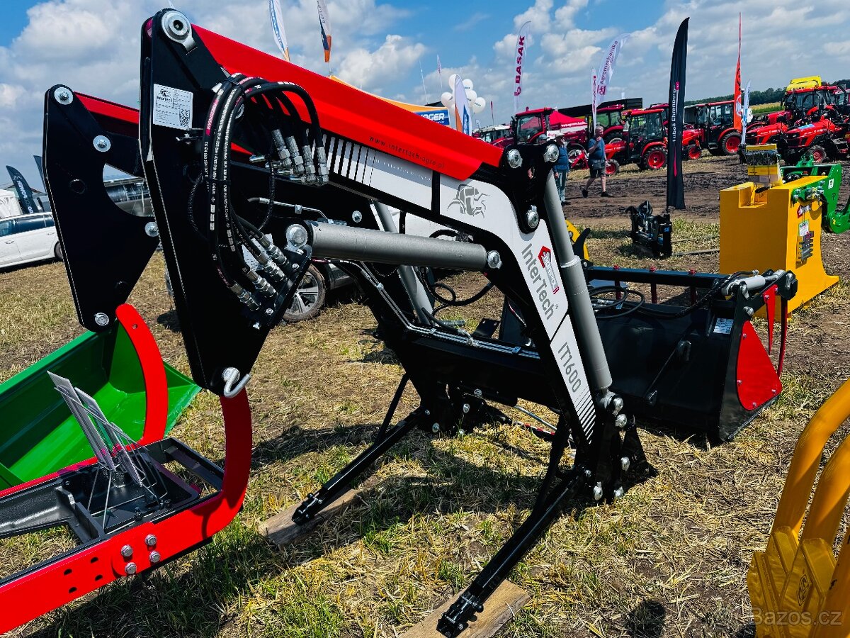 MONTUJEME ČELNÍ NAKLADAČE INTER-TECH - 10