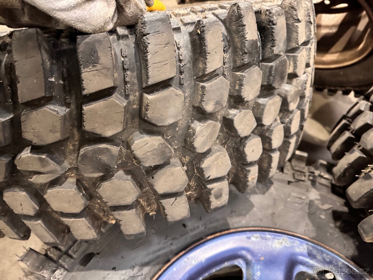 5x offroad pneu na disku Nissan 6x 139,7 285/76/16 - 10