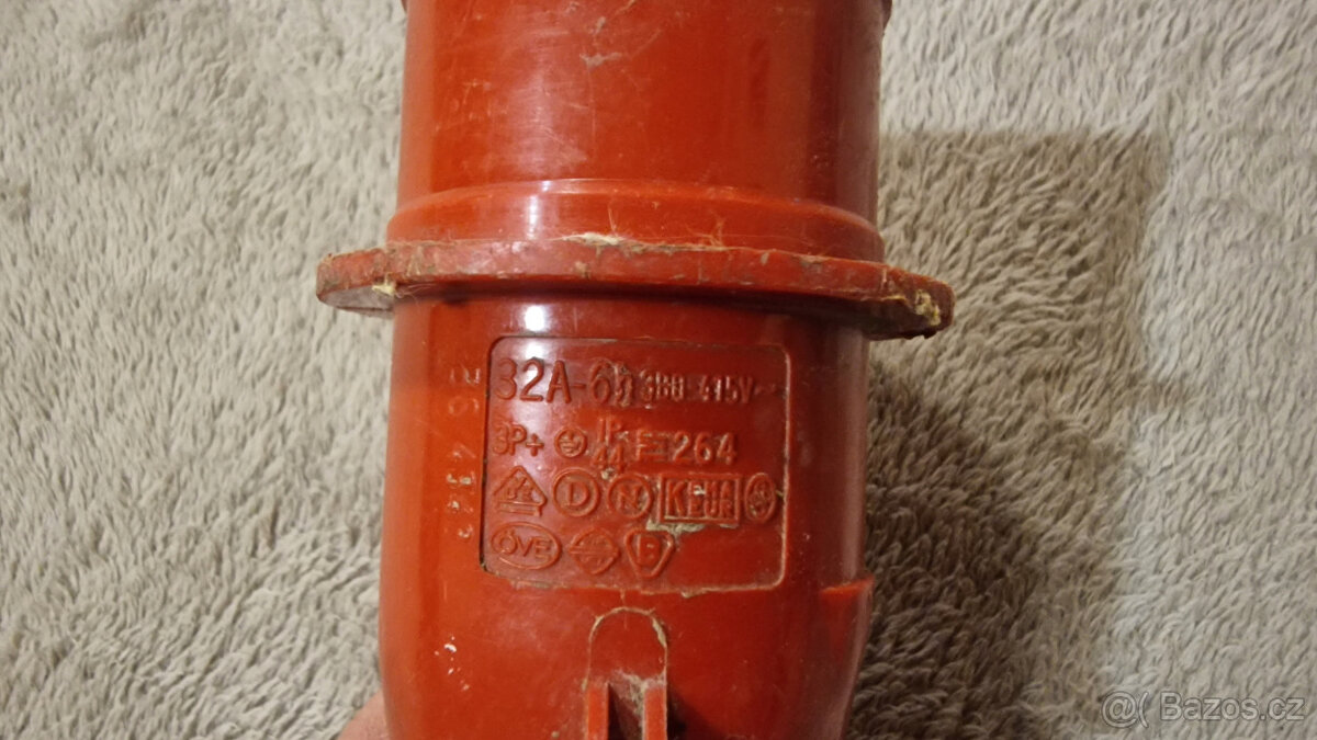 Třífázová zásuvka a zástrčka pětikolík 32 A - 10