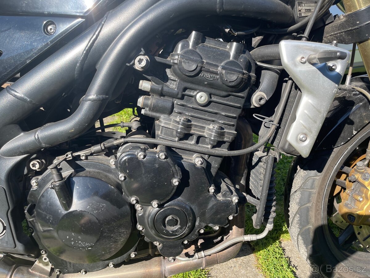 TRIUMPH 1 050 ST - 10