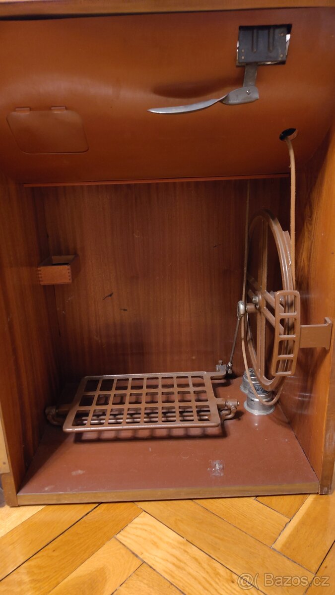 Šicí stroj Lada 233 - 10