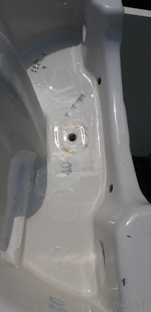 Koupelnova skříň s umyvadlem - 10