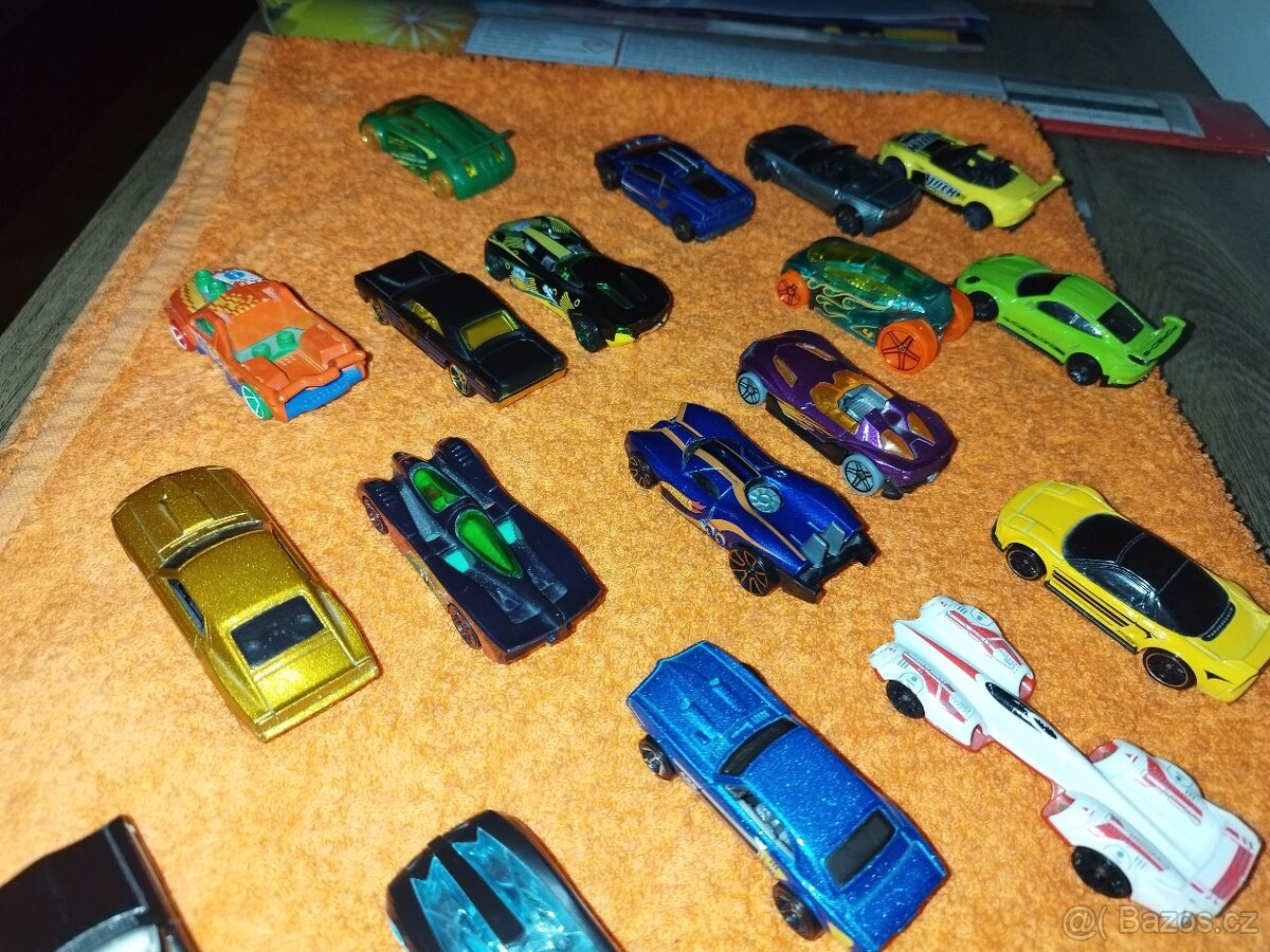 Hot wheels autíčka 36 ks - 10