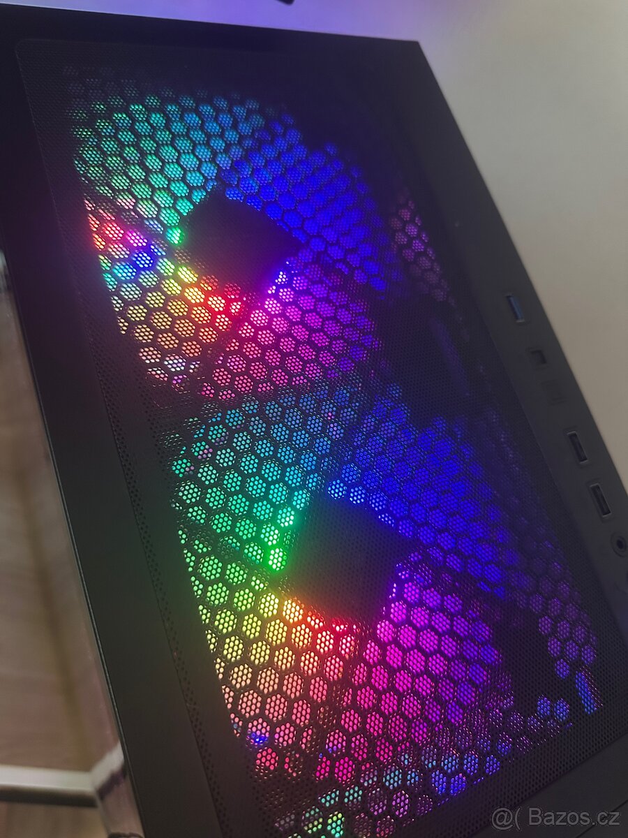 Herní set Zcela Nový Nadupaný PC,klávesnice,monitor 240hz - 10