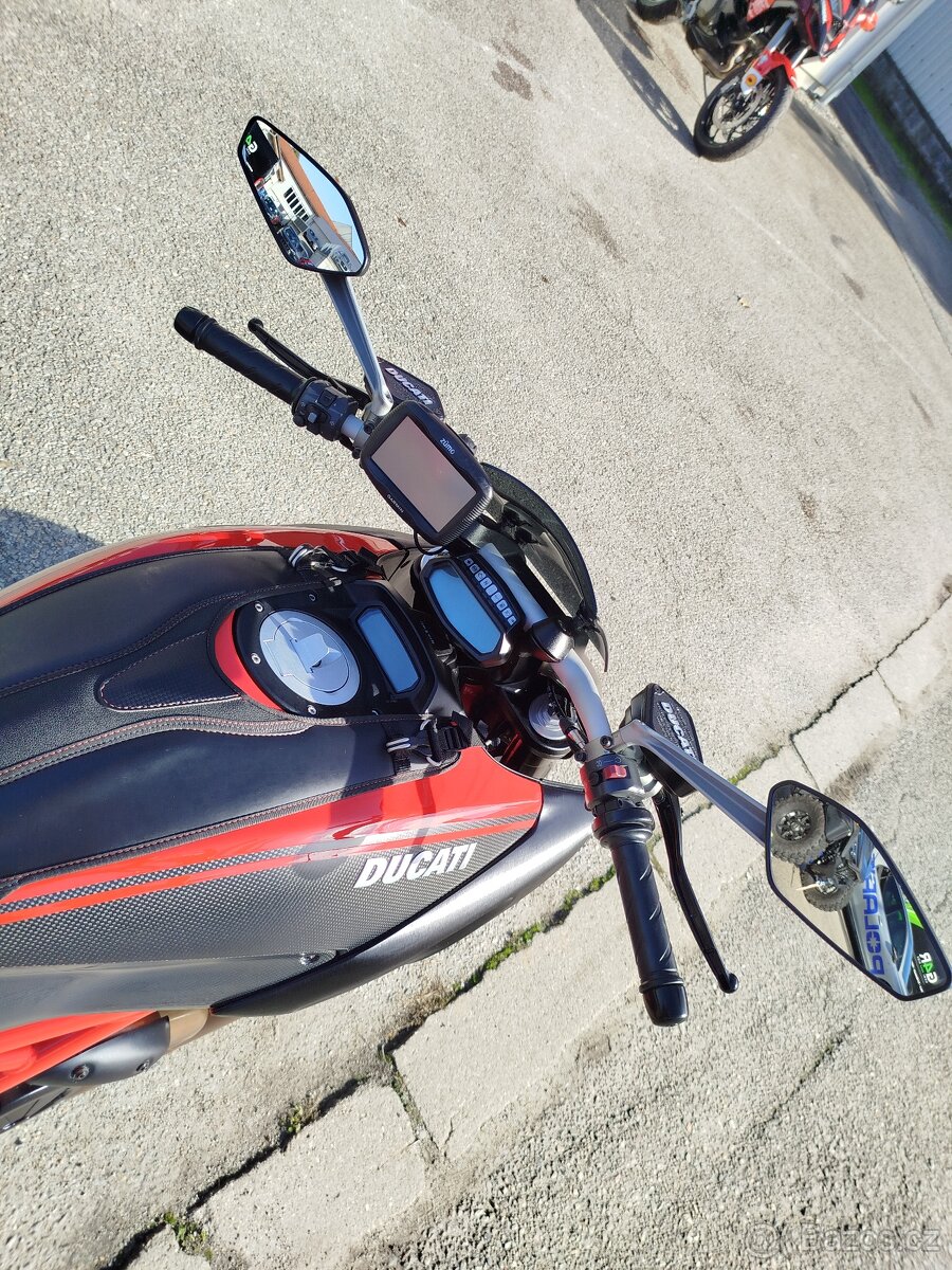 Ducati Diavel Carbon Red, ČR, DESMO, NAVIGACE, LADĚNÝ VÝFUK - 10
