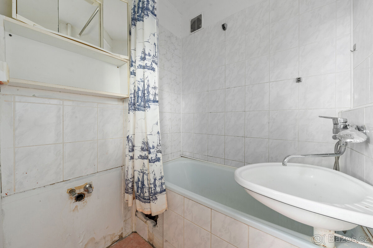 Prodej bytu 3+1 k rekonstrukci, Pardubice - Polabiny - 10