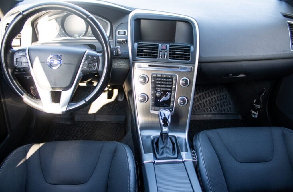 VOLVO XC60 (2015) - 10