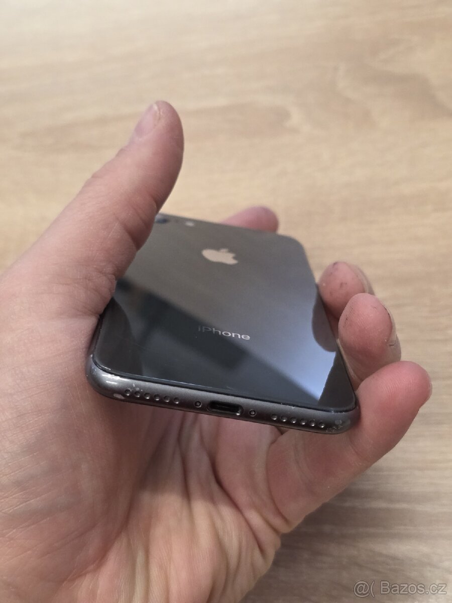 iPhone 8 64GB (nová baterie) - 10