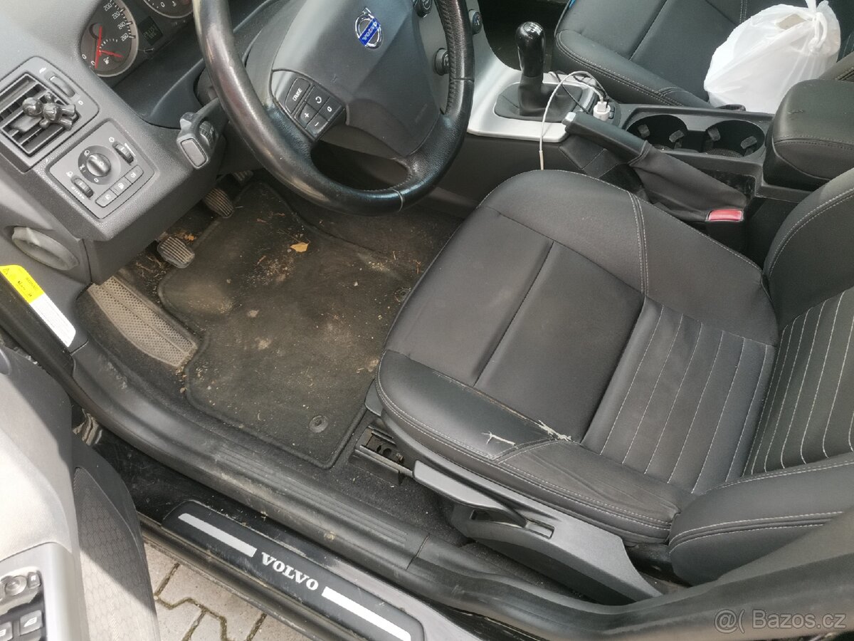 Volvo v50 momentum 2.0D 100kw - 10