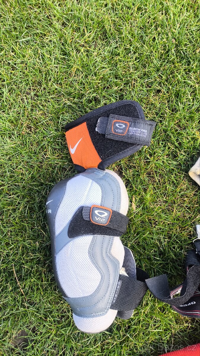 Hokejová vystroj - 10