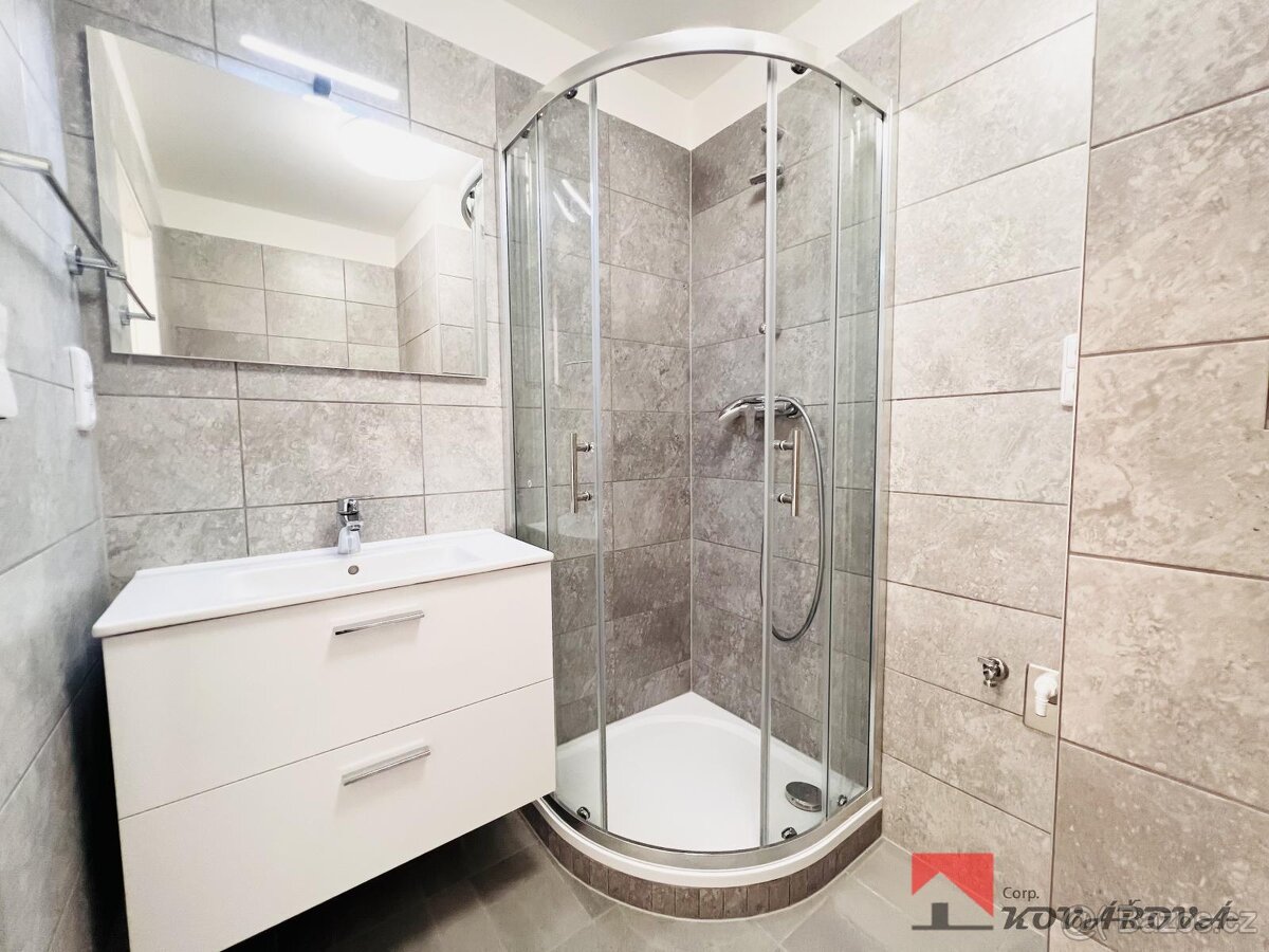 Stylový byt 2+kk po rekonstrukci komfortní bydlení v Roudni - 10