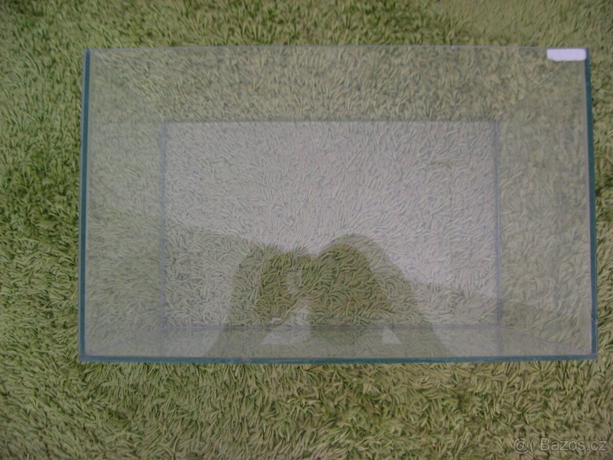 Prodám 2 akvária - 10