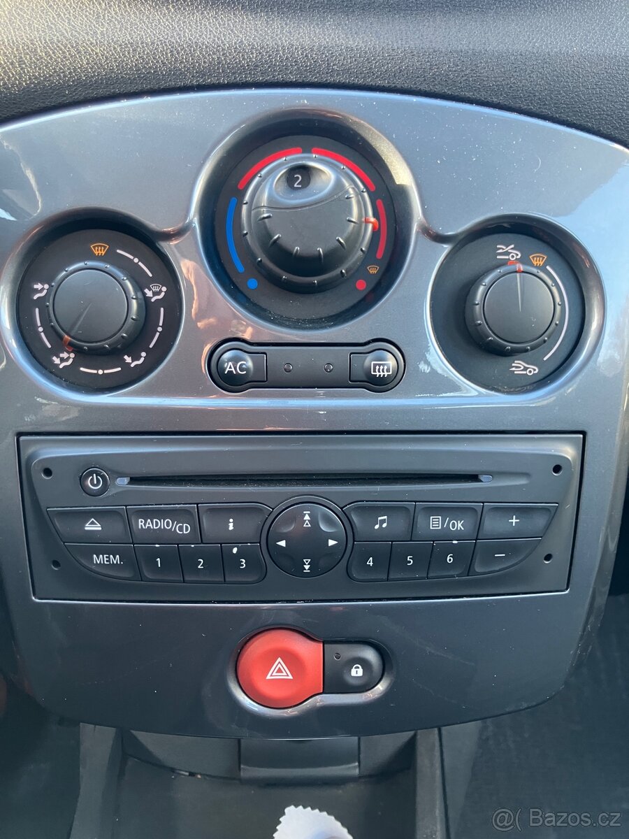 Renault Clio FL 2012 kombi 1.2 16v ČR servis - 10