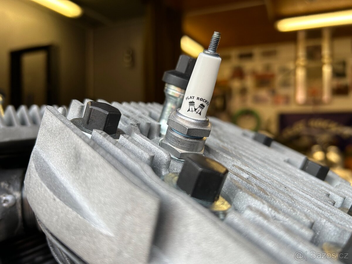 Prodám nové zapalovací svíčky 18-5, M18 x 1.5mm - 10