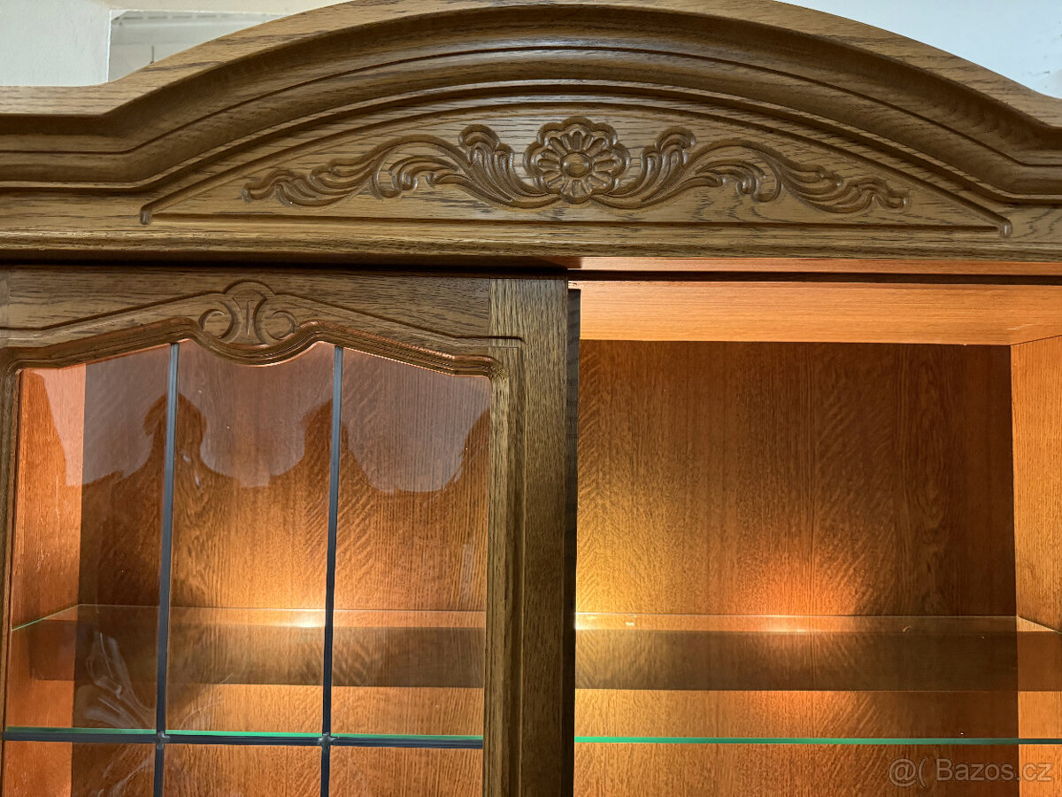 Zdobená dubová rustikální stěna 330cm - 10