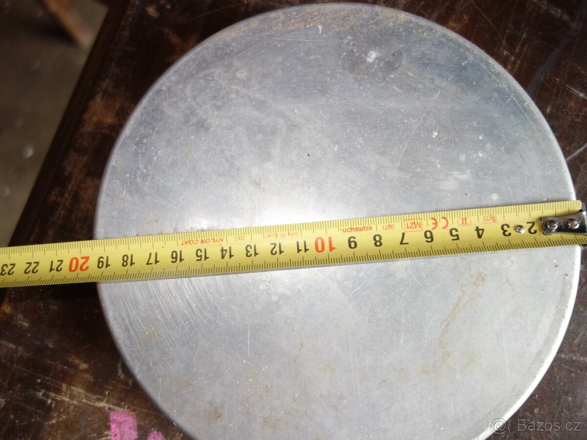 Staré kovové váhy, veliké - 10