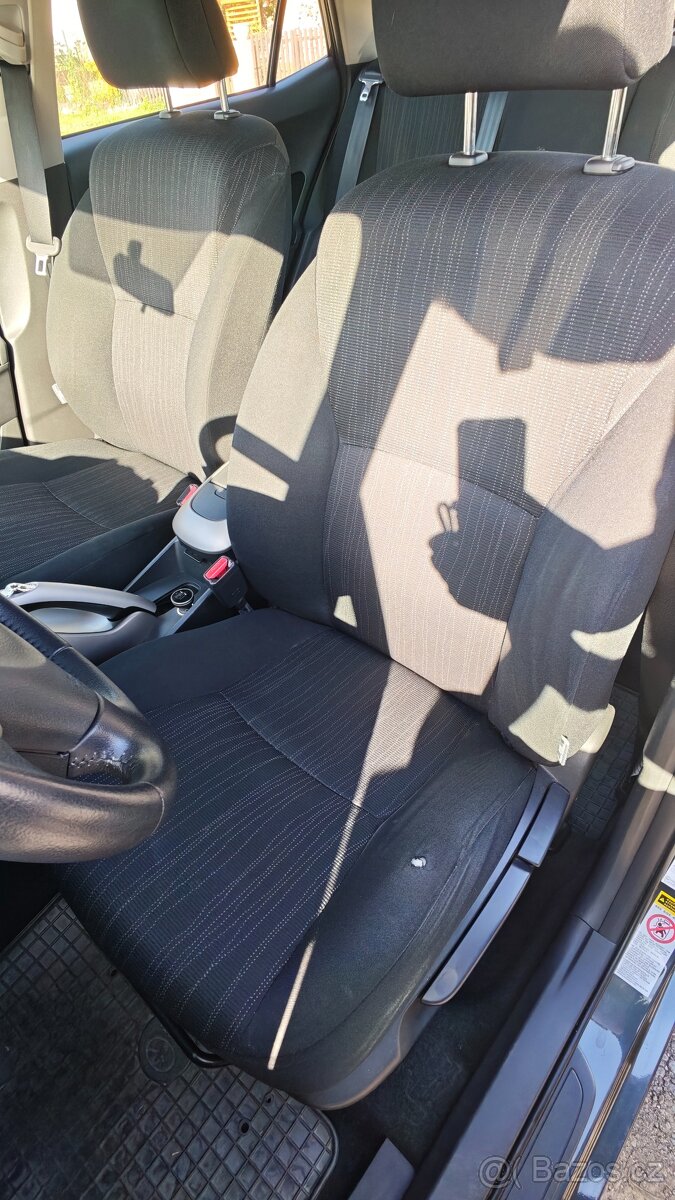 Toyota Auris 1,6 - 10