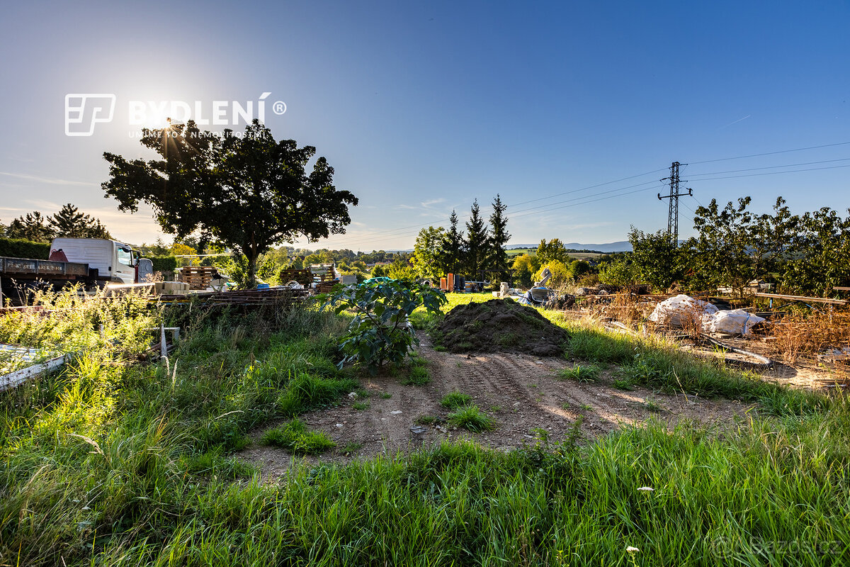 Prodej stavebního pozemku 2204m² - 10