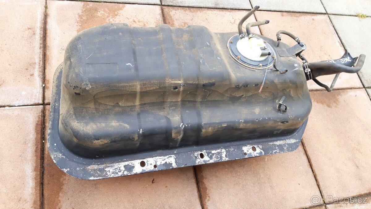 Nissan Terrano 2 – Nádrž - 10