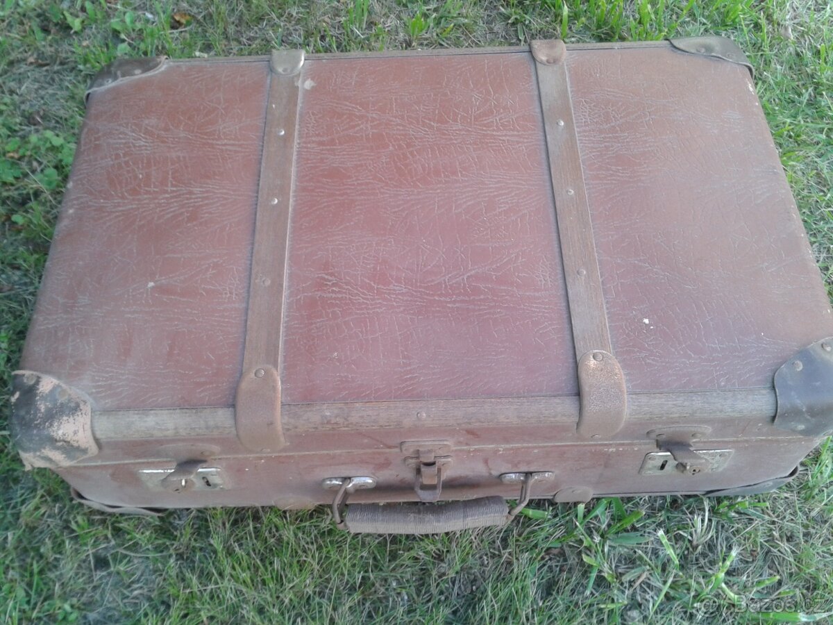 Retro kufr/ kufřík včetně klíčku k funkčním zámkům - 10