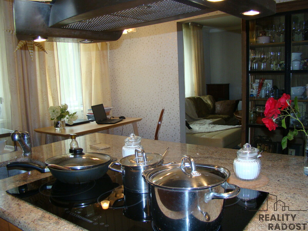 Prodej rodinného domu se zahradou a stavebním pozemkem v Hoř - 10