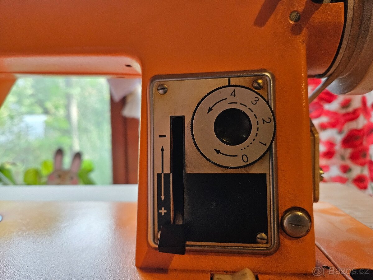 Šicí stroj Lucznik 438 - 10