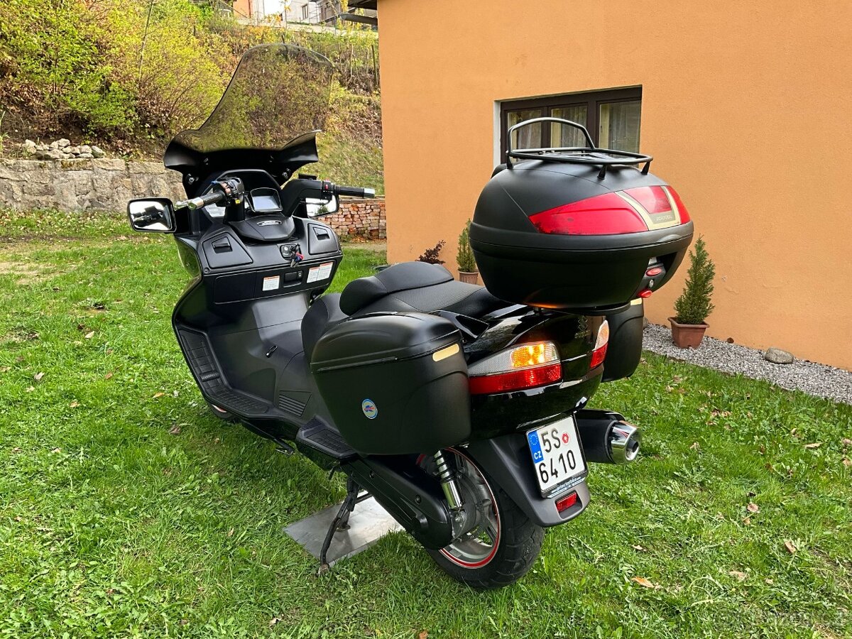 SUZUKI BURGMAN 650 Executive ABS - perfektní stav. - 10