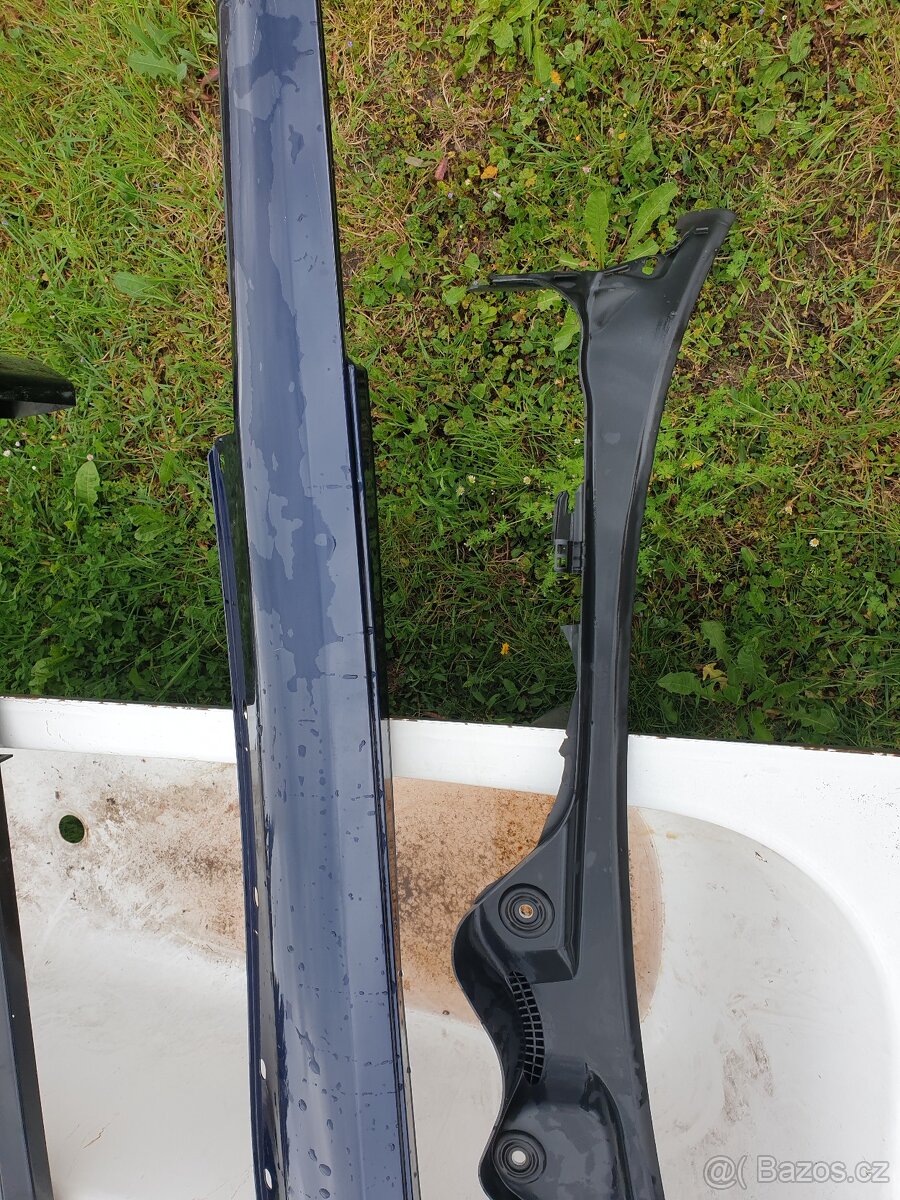 Mercedes w211 maska ohořelá1000, plastový levý prah1500kč - 10