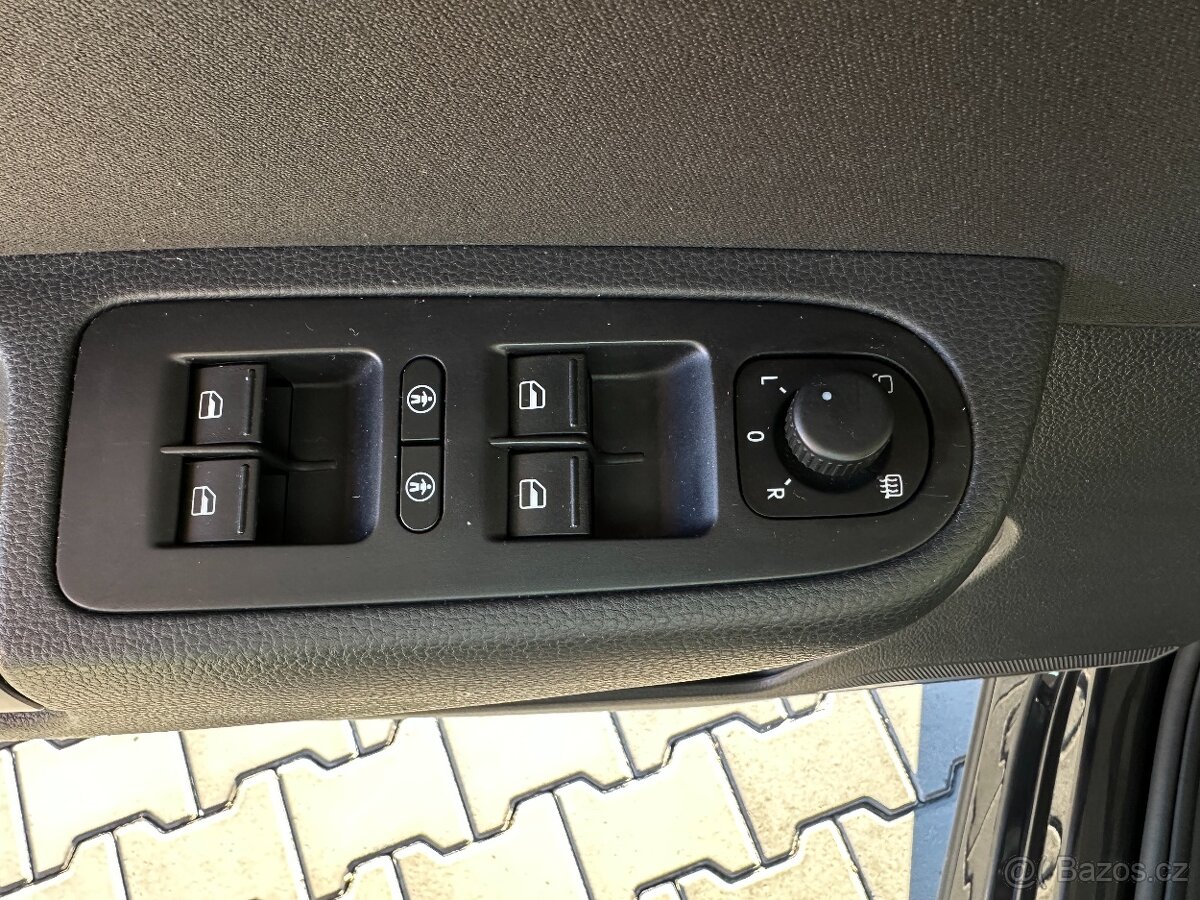 Volkswagen Sharan 2.0 TDi 130kW 7míst/pano/xenon - 10