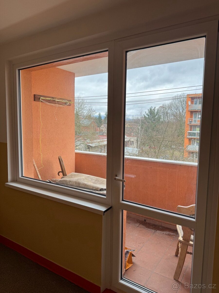 Pronájem garsoniery o rozloze 20 m² v klidné čtvrti K.Varů - 10