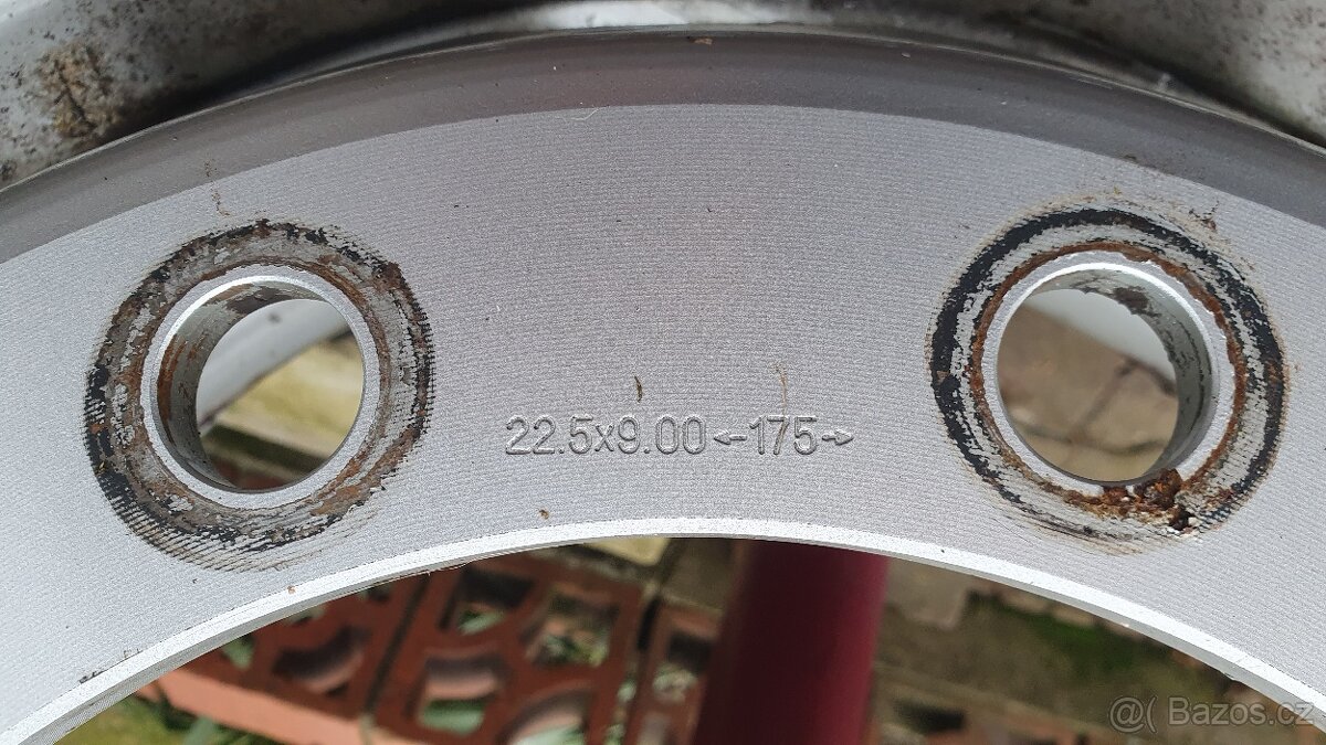 Pneu s diskem Michelin 295/80 R22.5 - 10