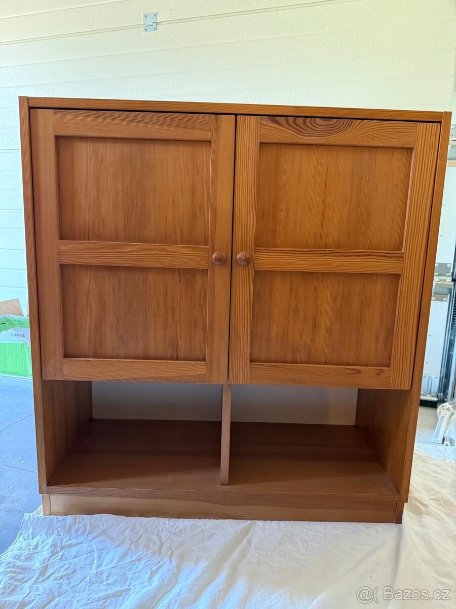 Prodám sestavu 4 skříněk borovicového nábytku - 10