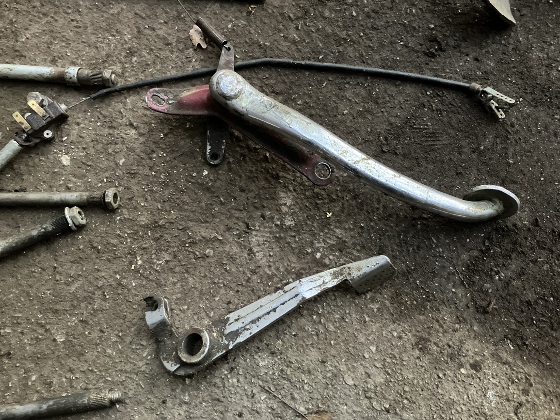 různé brzdové páky a hřídele - 10