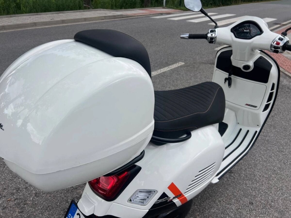 Vespa GTS 300 Super - 10