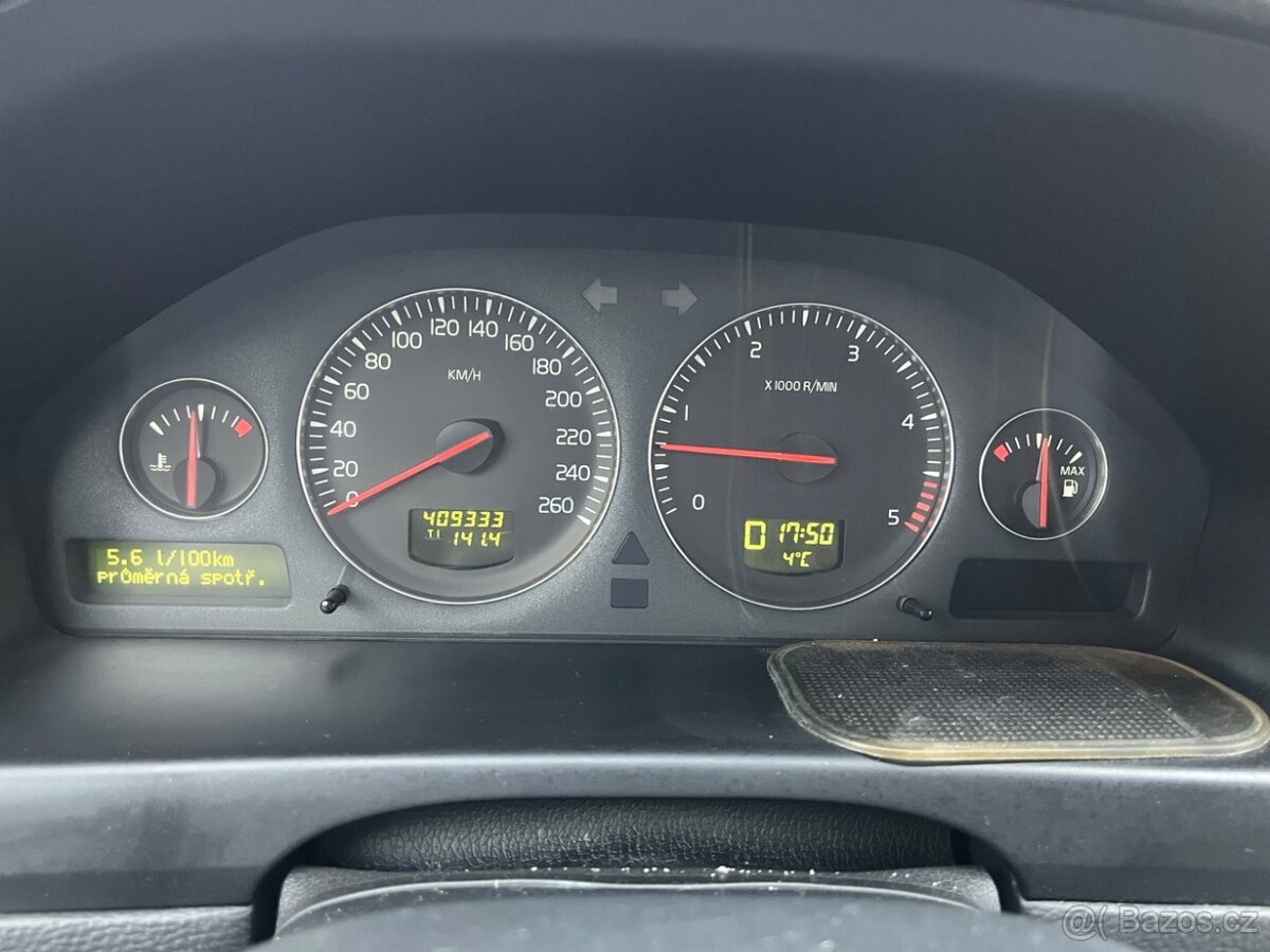 Servisovaná a čistá V70 D5 2005 automat - 10