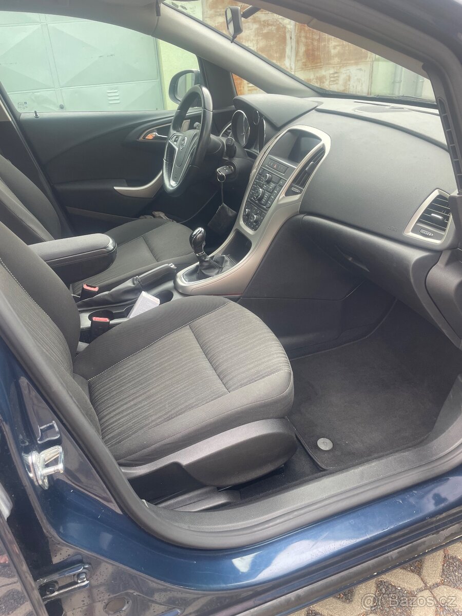 Prodám Opel Astra J tourer 1,6 - 10