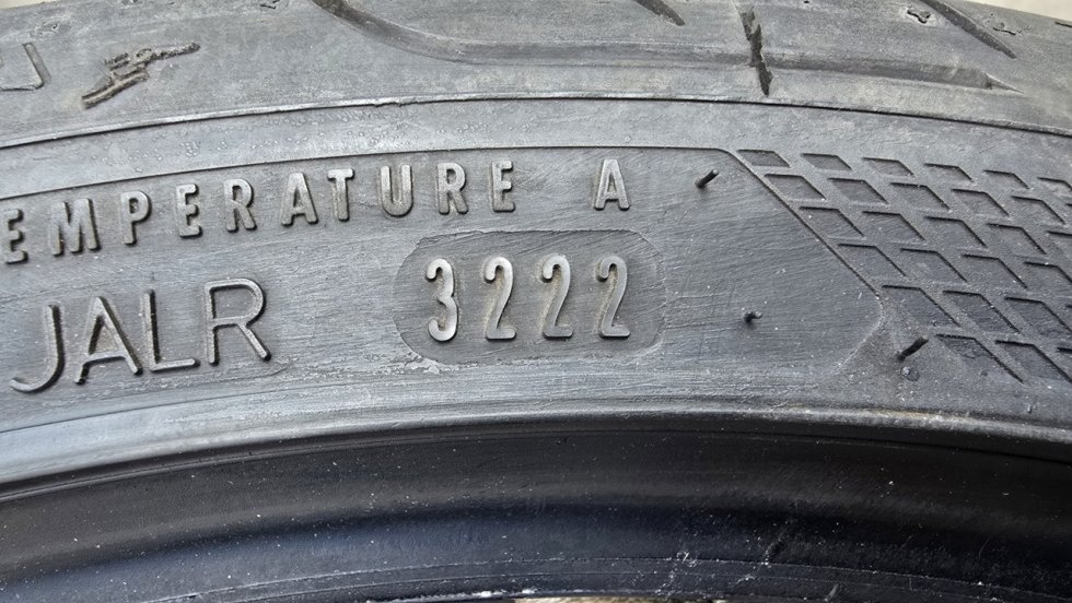 Letní pneu 235/35/19 Good Year - 10