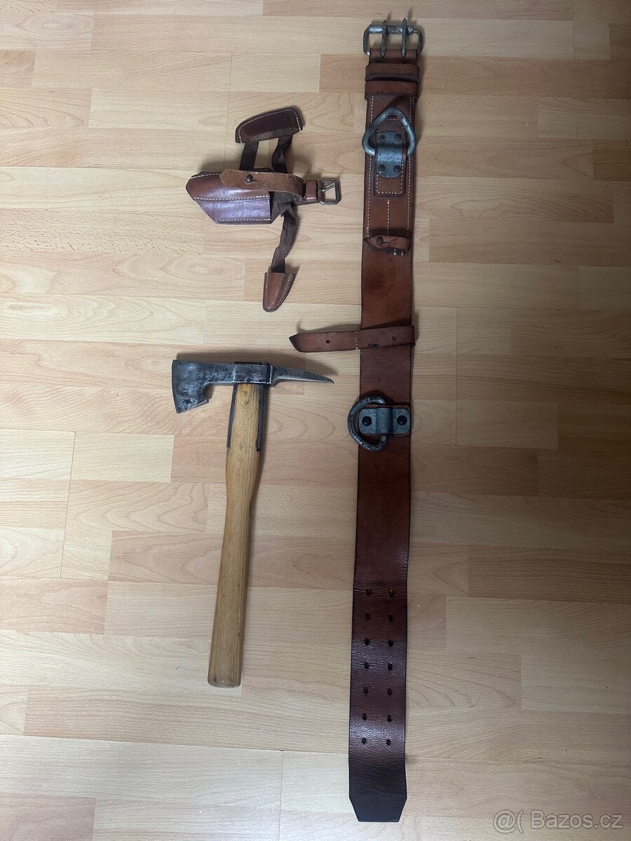 Stará hasičská sekera v koženém pouzdře - 10