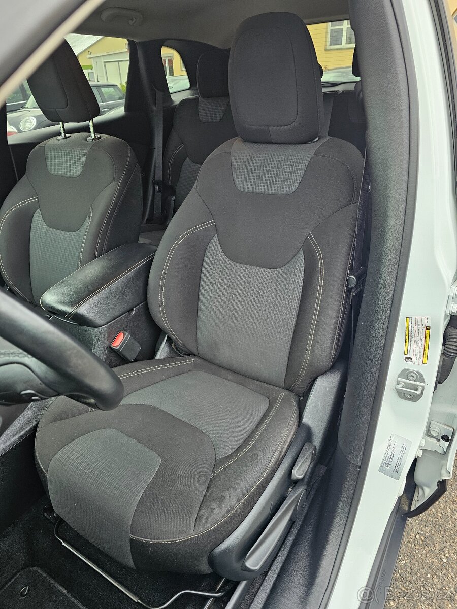 JEEP CHEROKEE 2016 3.2 V6 202kW LATITUDE,NAJETO 100 000KM - 10