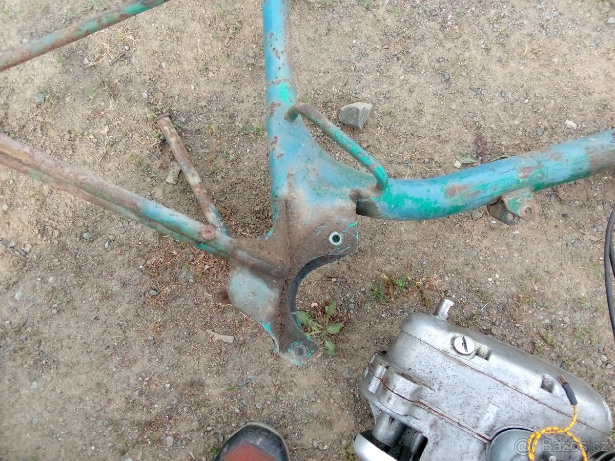 Moped Stadion, kyvacka,pérák aj. - 10