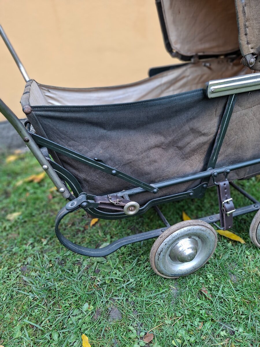 Starožitný kočárek pro panenky - skládací - 10